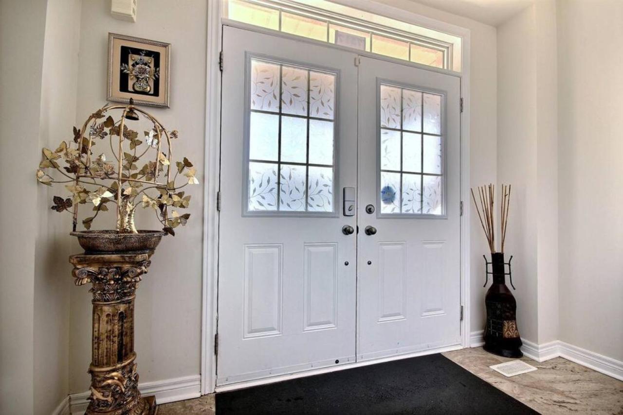 Luxury Mins From Waterfall Next To Transit Holiday home *