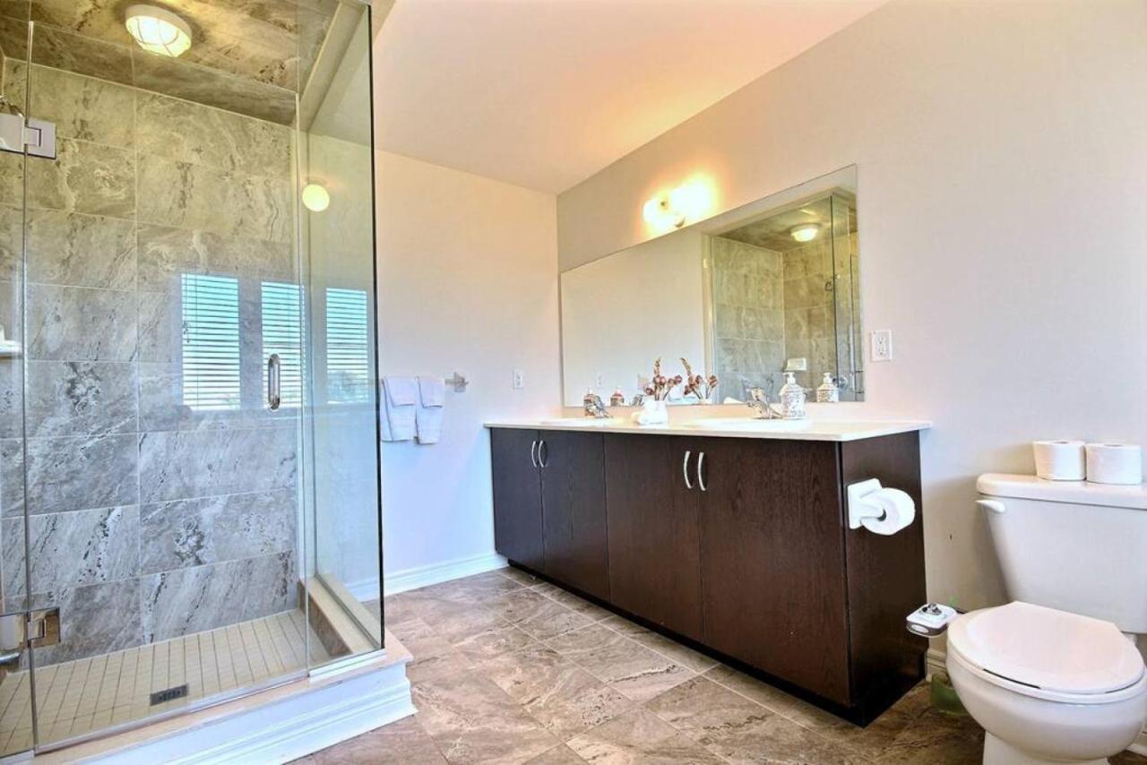 Luxury Mins From Waterfall Next To Transit Holiday home *