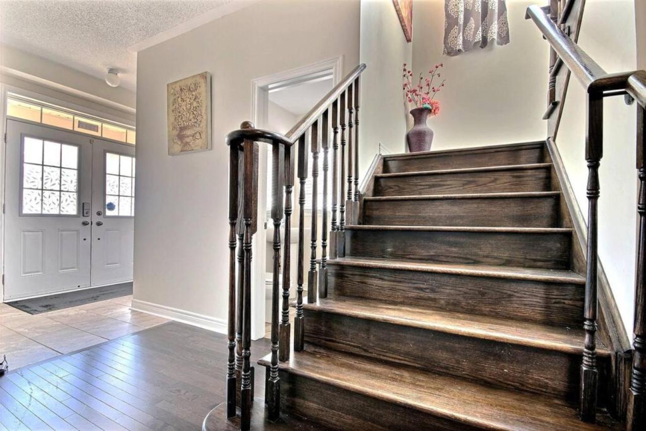 Luxury Mins From Waterfall Next To Transit Holiday home Niagara Falls