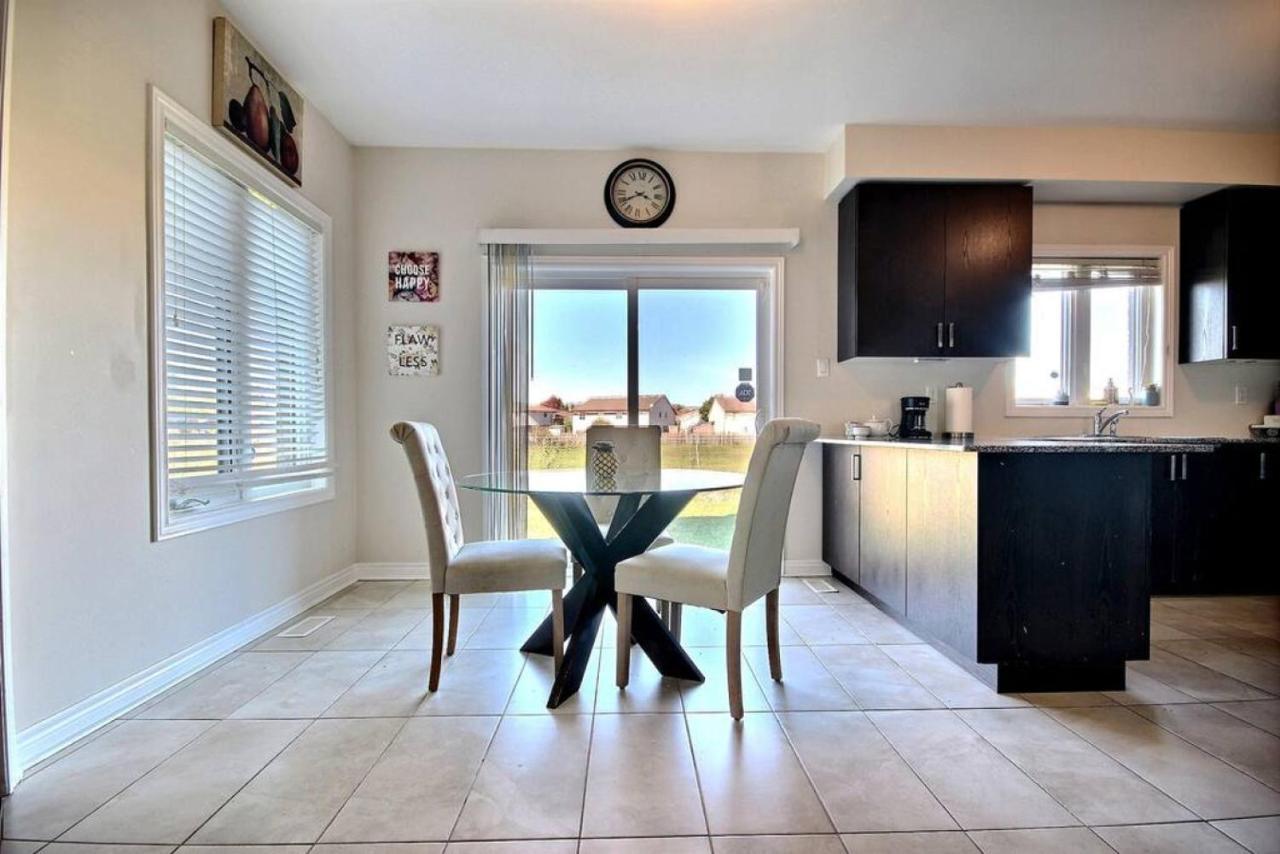Luxury Mins From Waterfall Next To Transit Holiday home Niagara Falls
