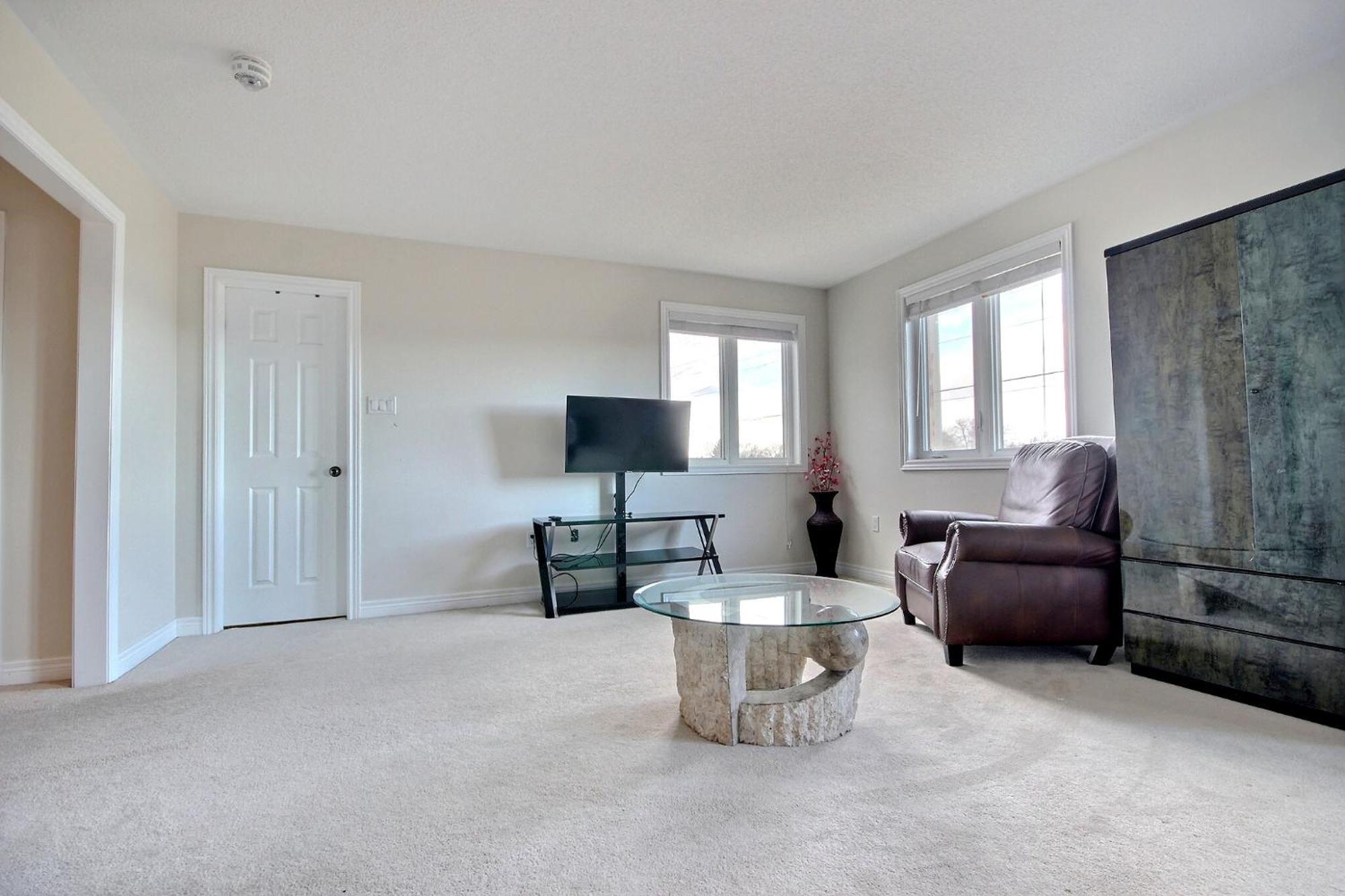 Holiday home Luxury Mins From Waterfall Next To Transit *