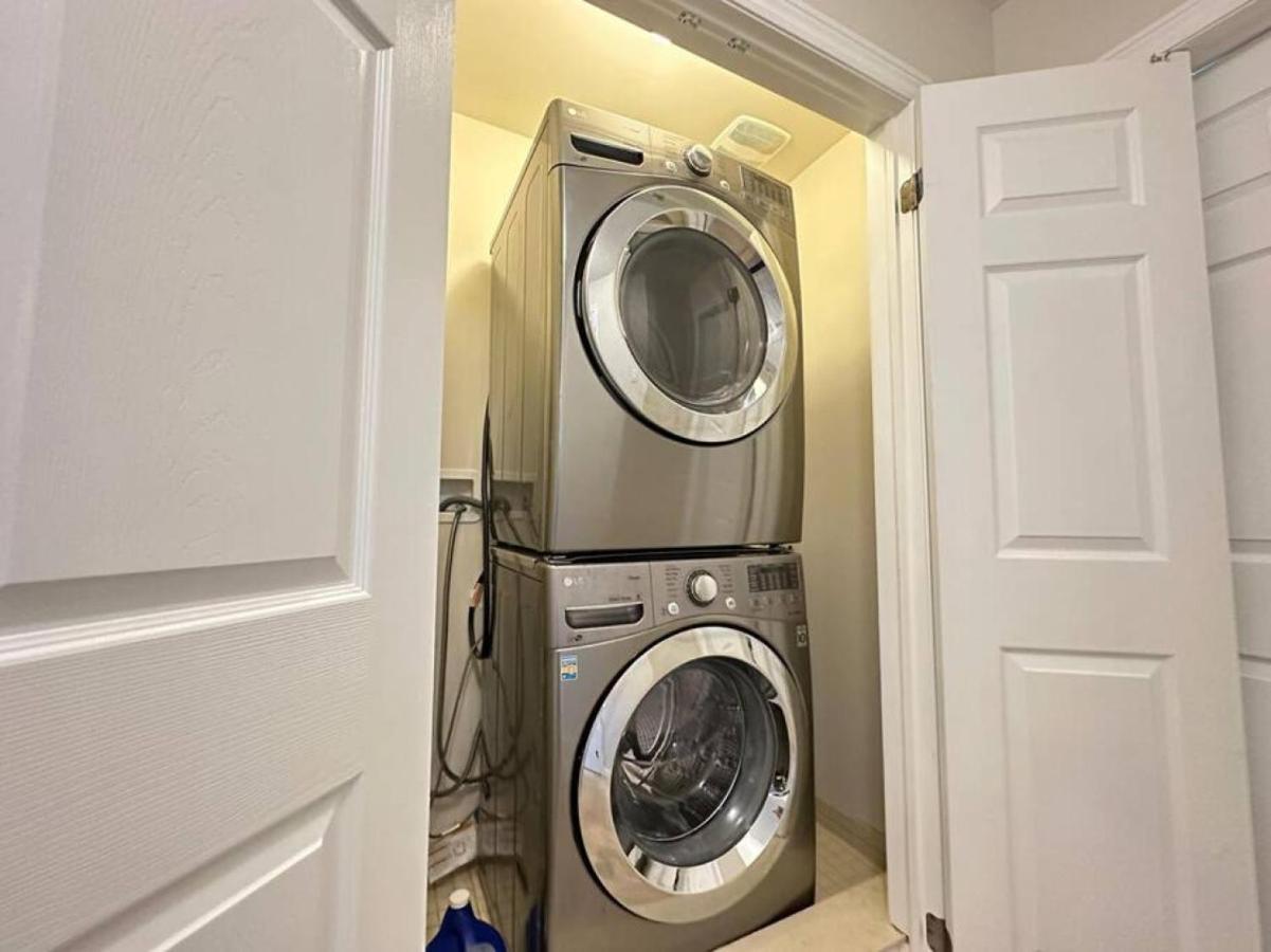 Holiday home Luxury Mins From Waterfall Next To Transit Niagara Falls