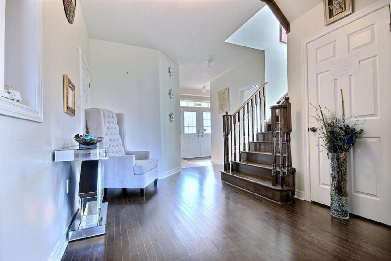 Holiday home Luxury Mins From Waterfall Next To Transit Niagara Falls
